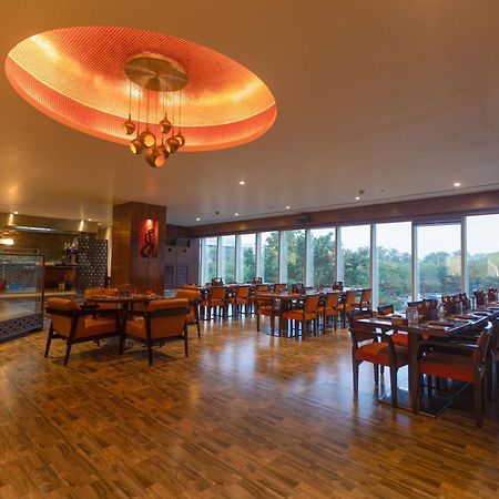 Hilton Garden Inn New Delhi/Saket Exterior foto